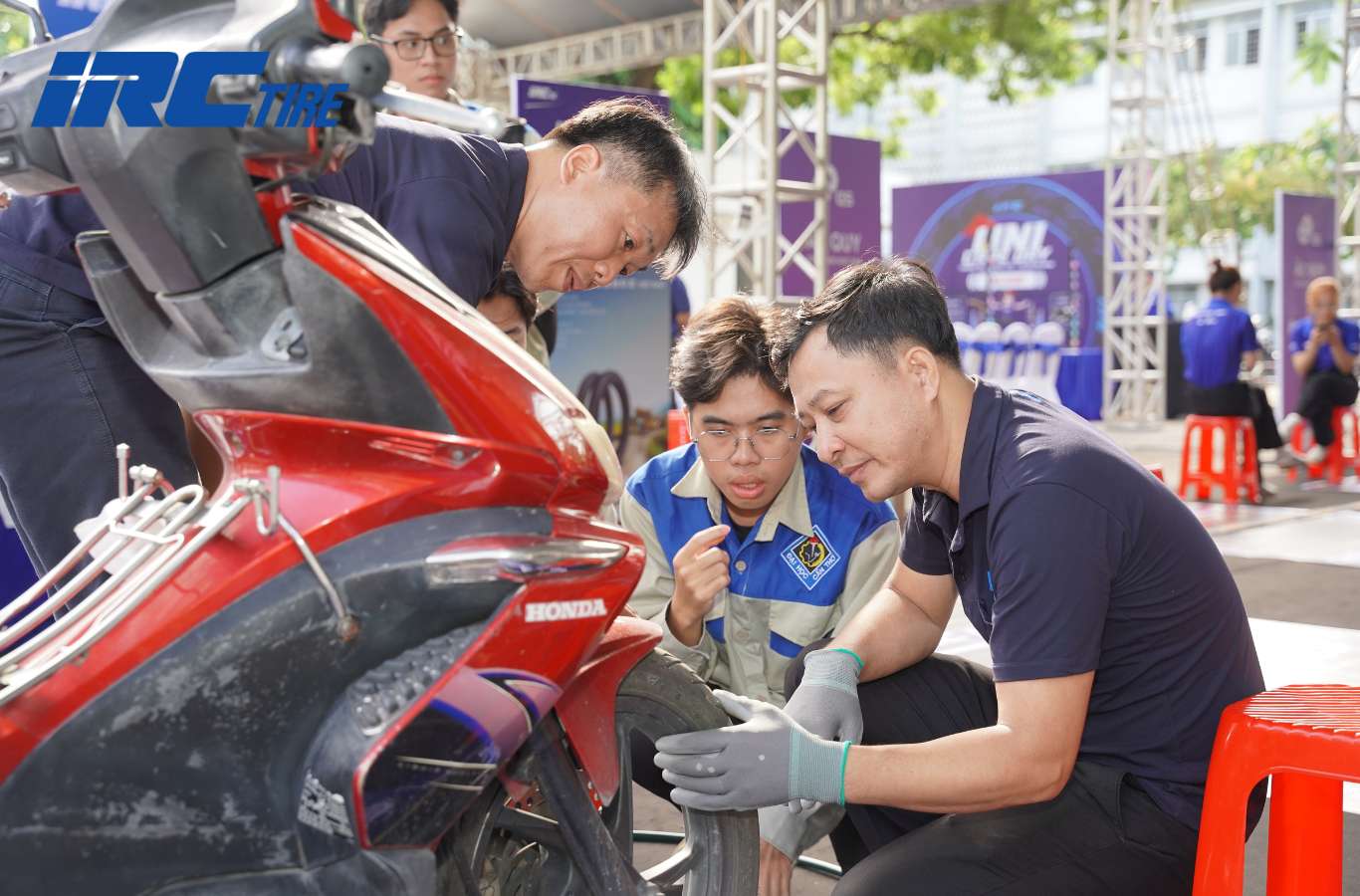 Bao lâu thì thay lốp xe máy Airblade?